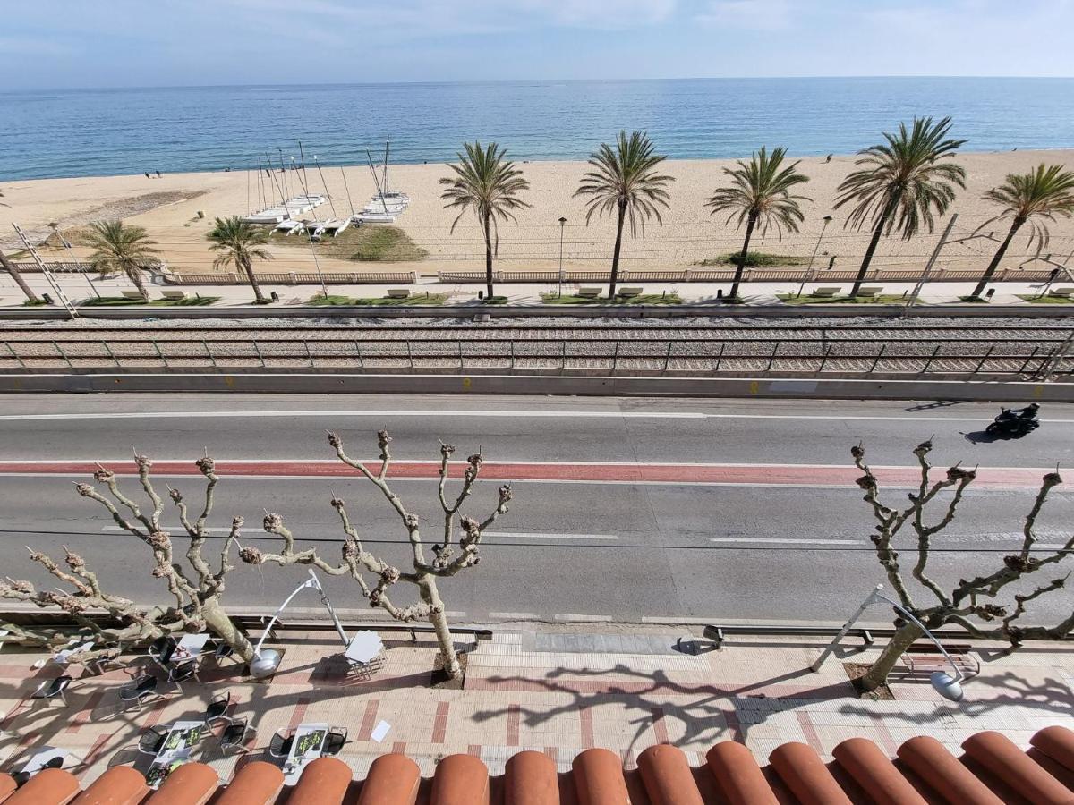 Vilador Beach Hotel Masnou Exterior photo